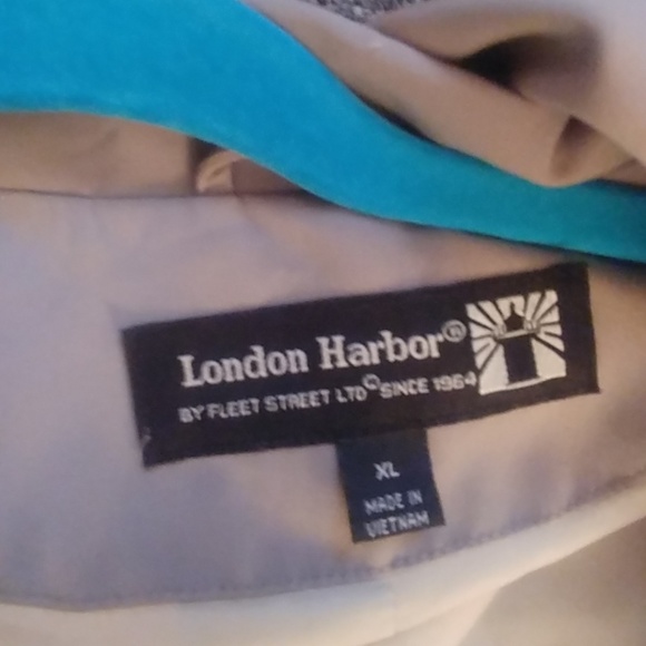 💛PUT A BUNDLE TOGETHER 4 $30 YOU GET THE COAT FOR - Picture 3 of 5